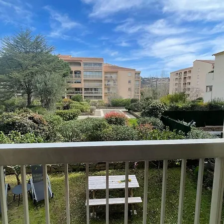 Apartamento Cozy Cocoon With Balcony And Pool *